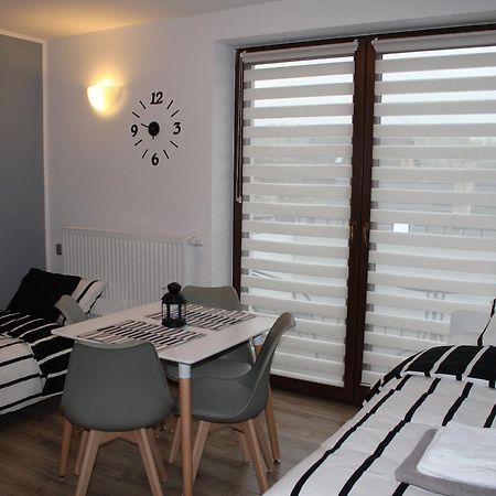 Apartament Fibra Aroma รืบนิค ภายนอก รูปภาพ