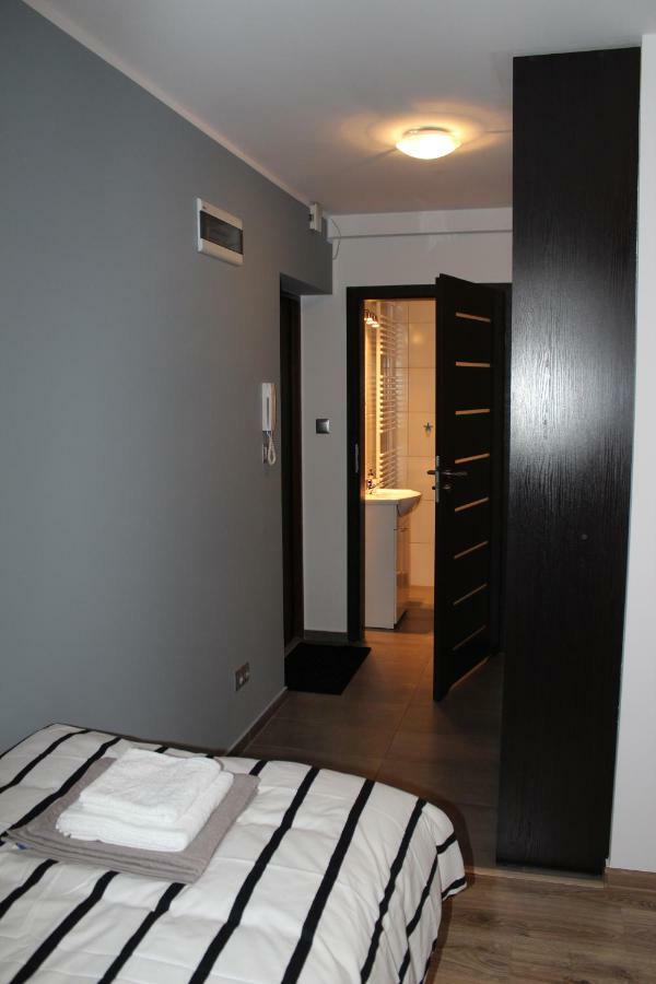 Apartament Fibra Aroma รืบนิค ภายนอก รูปภาพ